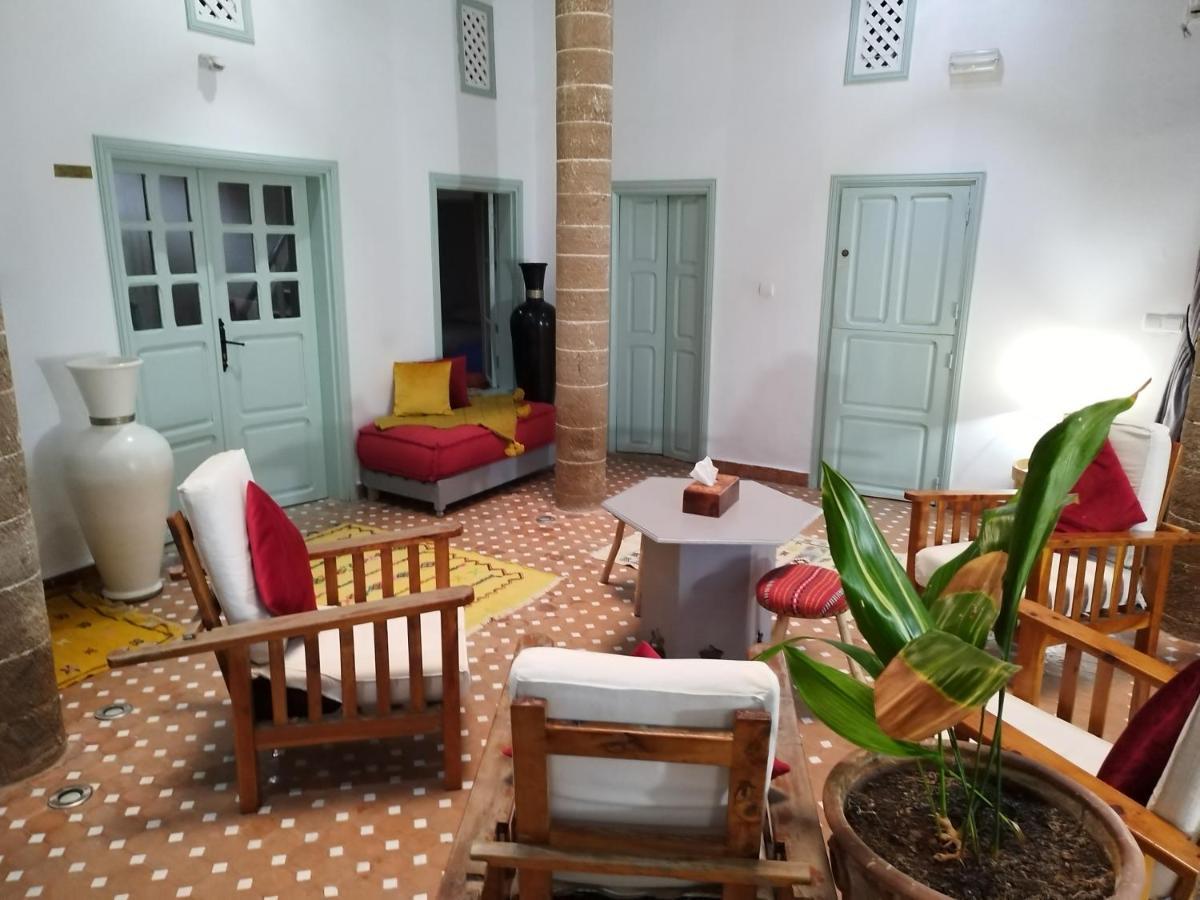 Riad Marosko 에사우이라 외부 사진